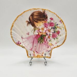 Decoupage Scalloped shell Little Girl With Flowers